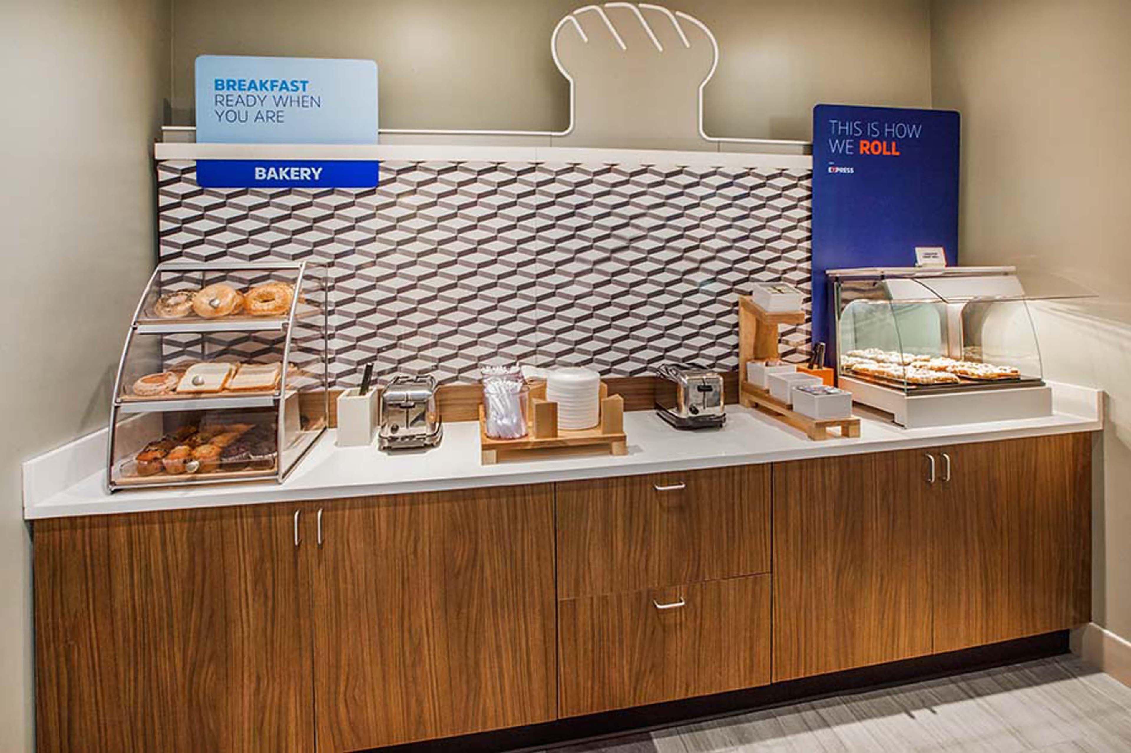 Holiday Inn Express & Suites - Redding By Ihg Extérieur photo