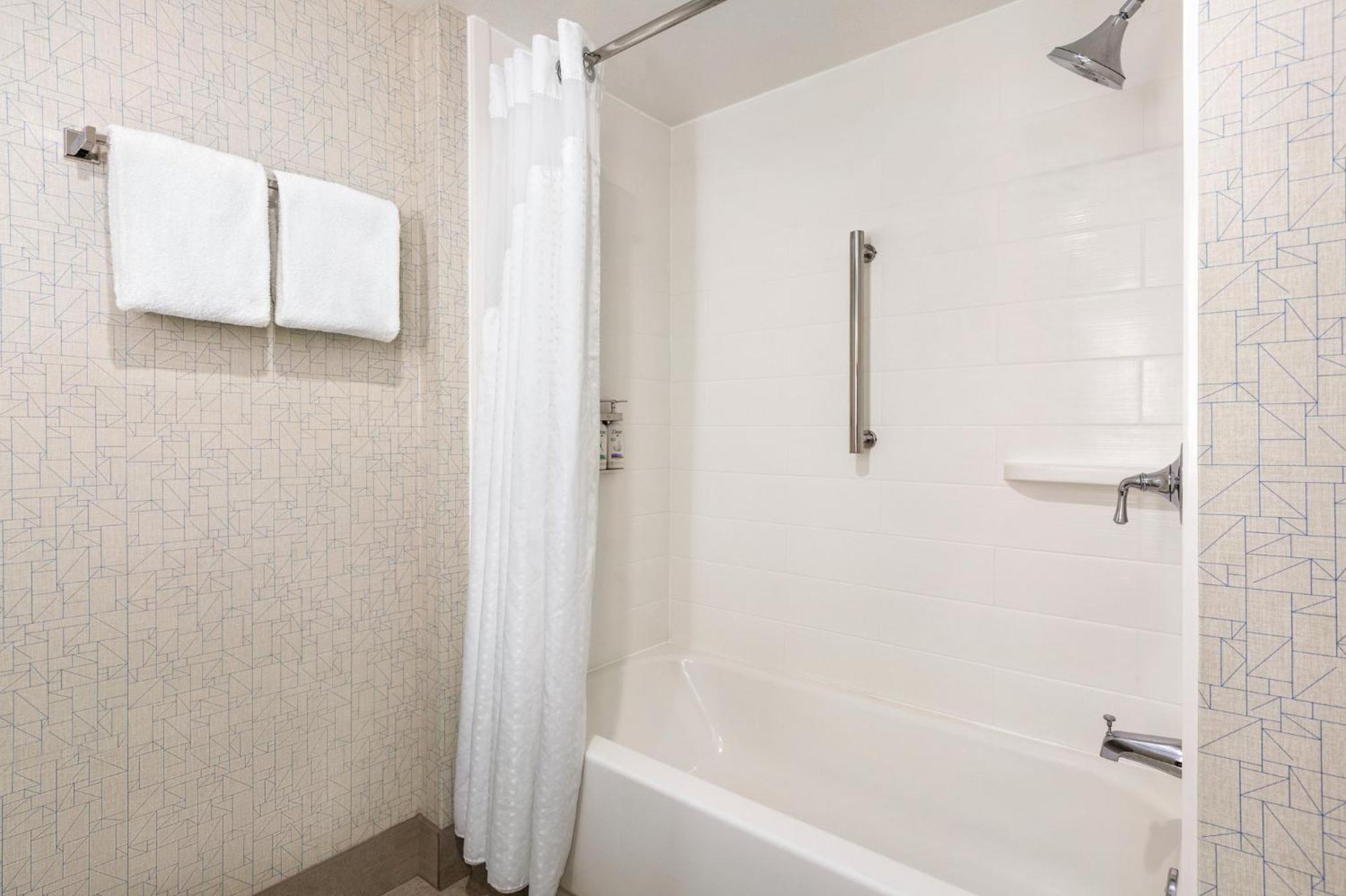 Holiday Inn Express & Suites - Redding By Ihg Extérieur photo